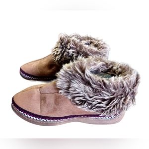 House Shoes Slippers 9/10 Tan Woman Hard Sole Faux Fur. (0169)